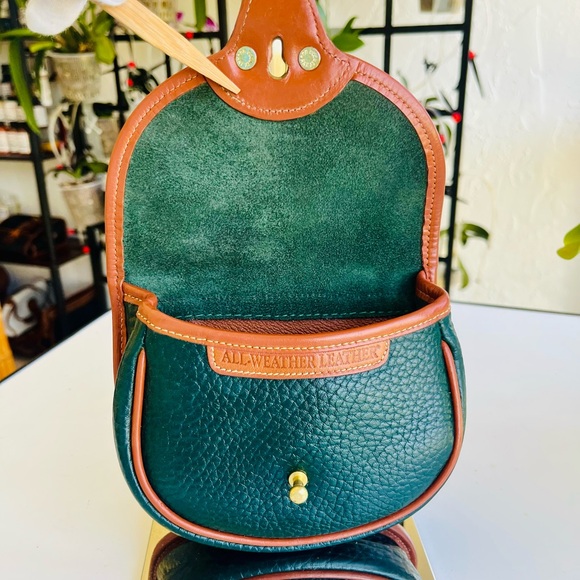 VINTAGE GREEN AND TAN DOONEY AND BOURKE BELT BAG CROSSBODY - Picture 10 of 16